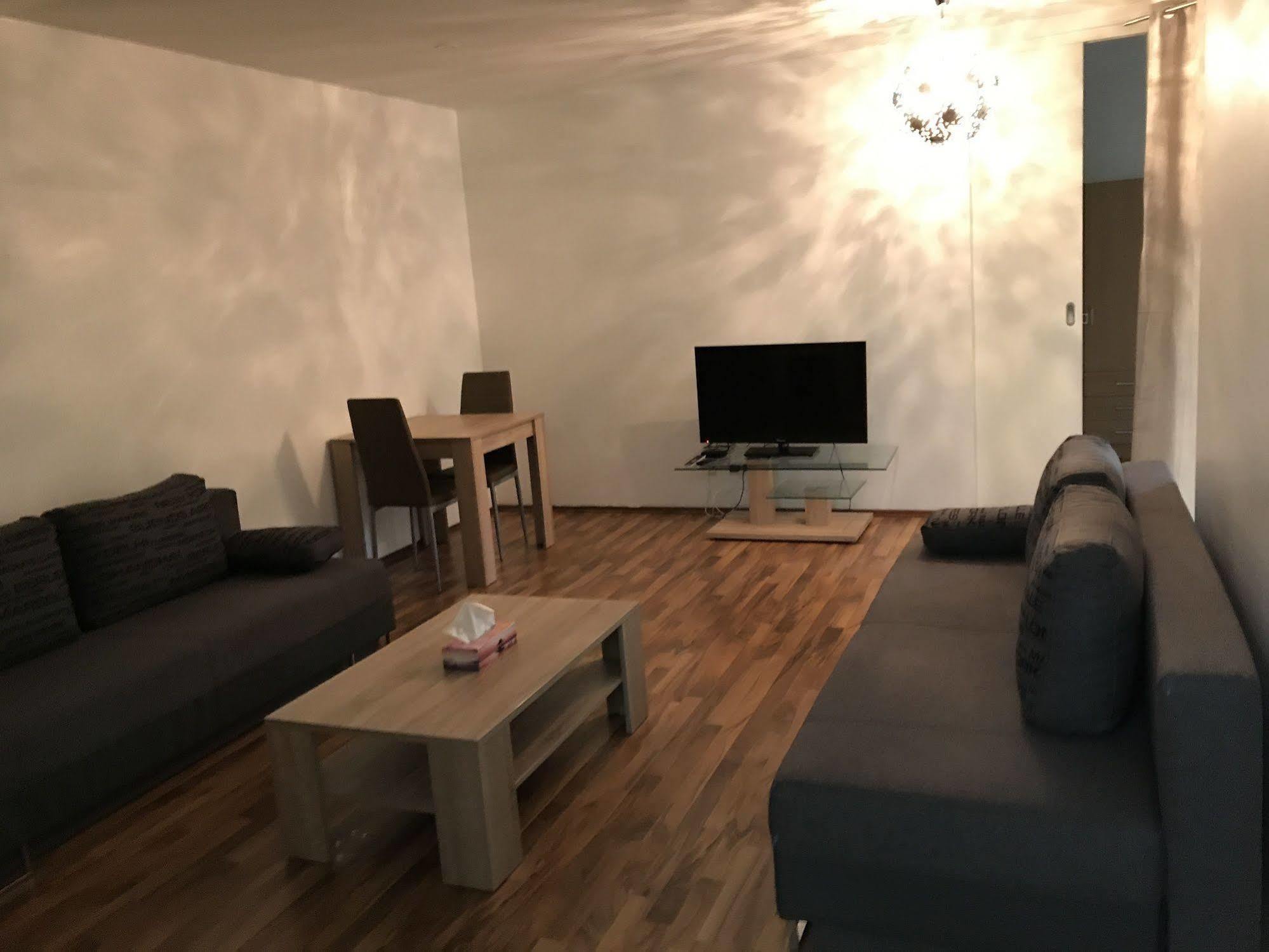 Kn Kahtan Boarding House Munich