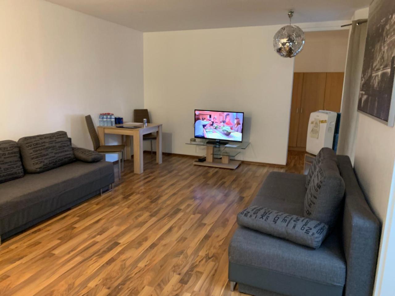 Apartment Kn Kahtan Boarding House Munich